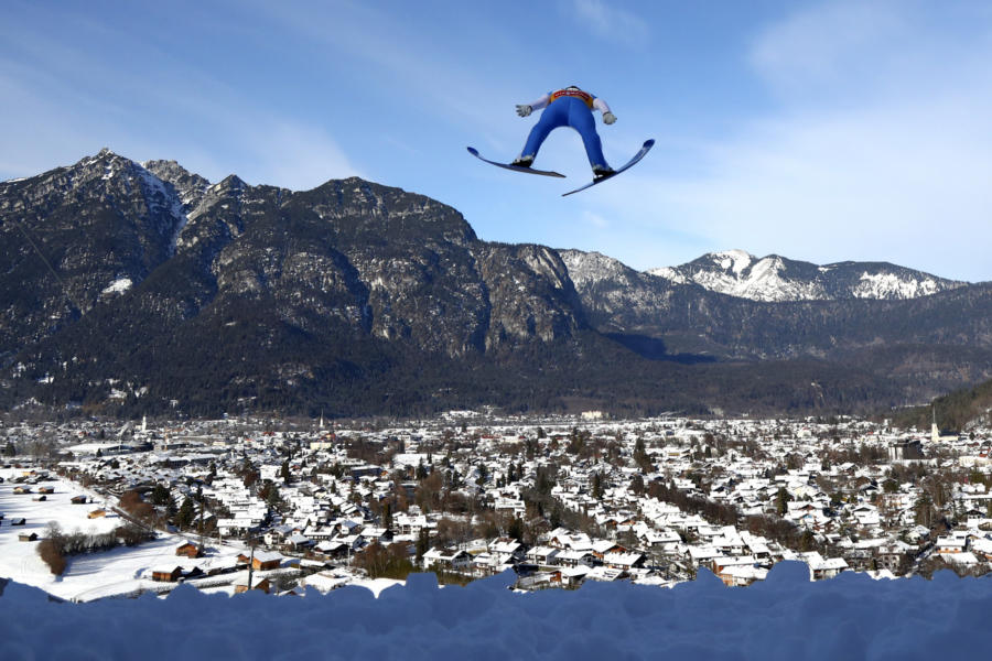 Salto Con Gli Sci Tourn E Trampolini Capodanno Fra Marcia Di