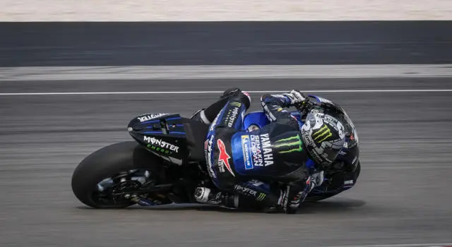 Motogp Incidente Maverick Vinales Yamaha Senza Freni La Moto Si Schianta A 300 Km H E Va A Fuoco Video Oa Sport