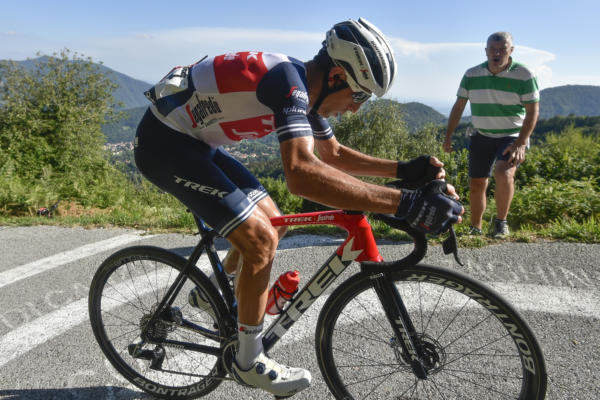 30 km to the finish.  Pellaud and Martens in the grip of the group – OA Sport