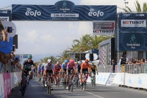 the escape continues, the advantage over the peloton remains stable – OA Sport