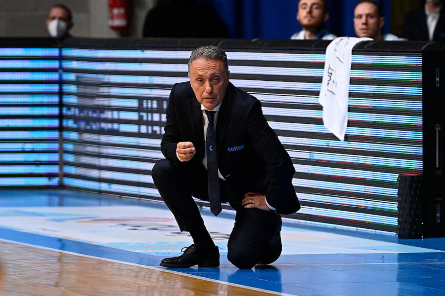 Basket, la Dinamo Sassari esonera Piero Bucchi. Al suo posto subentra Nenad Markovic