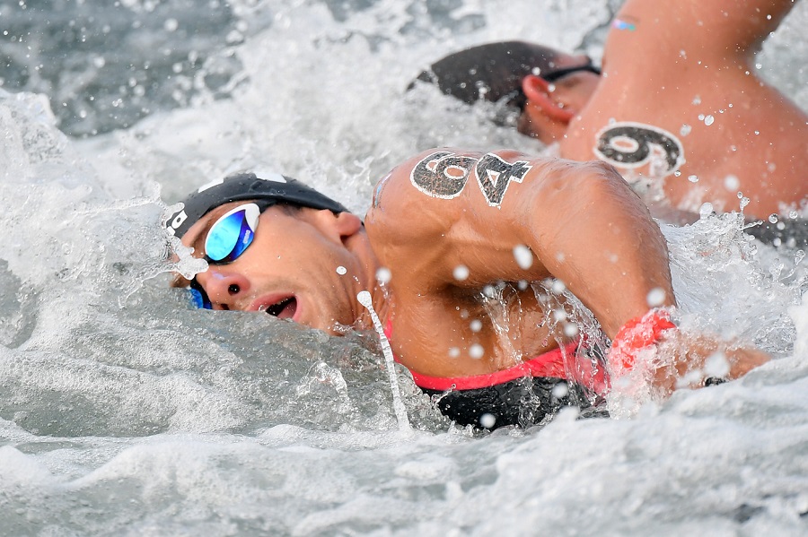 LIVE Nuoto di fondo, Europei 2024 in DIRETTA: uomini oltre i 10 km, donne che superano la boa degli 8 km. Gruppi compatti