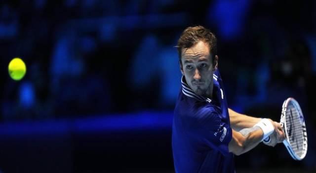 live medvedev zverev 4 6 4 6 finale atp finals in diretta il tedesco gioca in maniera solida e vince il titolo di maestro 2021 oa sport