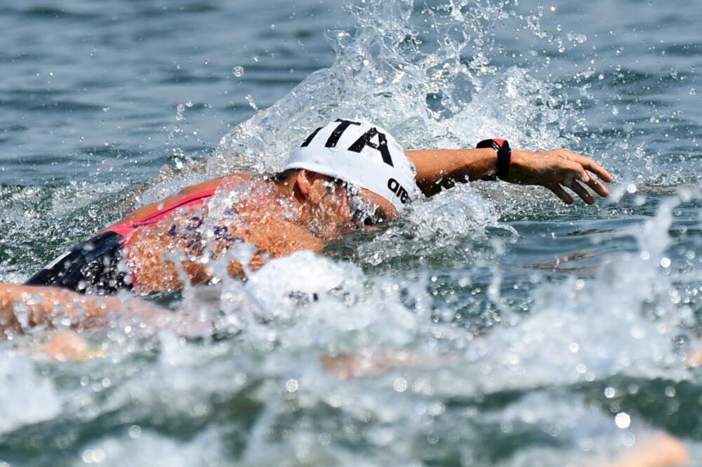 Nuoto di fondo, Gregorio Paltrinieri trascina la staffetta azzurra alla vittoria a Golfo Aranci
