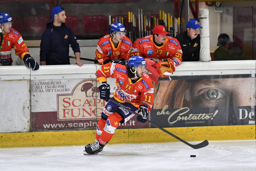 Hockey ghiaccio: Asiago vince il derby contro Val Pusteria in ICE League. Bolzano si impone in trasferta