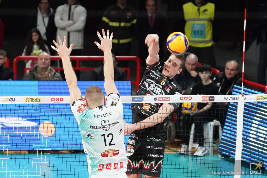 Volley, Superlega 16ma giornata. Vittoria a Modena e primo posto in regular  season per la Perugia dei record. Padova fa suo lo spareggio salvezza