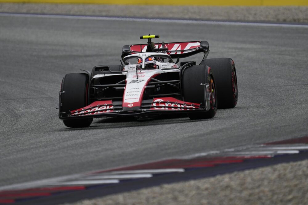 F1, DRS troppo aperto: Haas squalificate, partiranno dai box. E ha rischiato anche Sainz