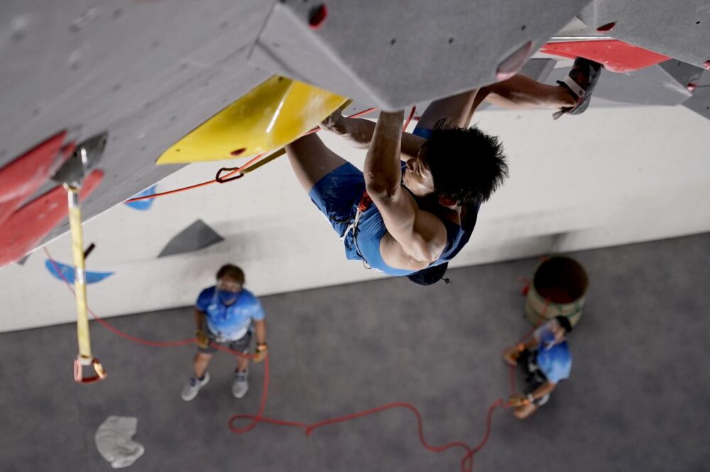 Tomoa Narasaki arrampicata