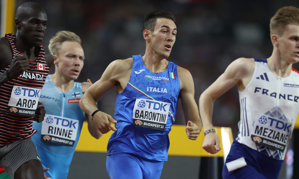 Atletica, Simone Barontini in semifinale negli 800 metri alle Olimpiadi: l’azzurro vince il ripescaggio