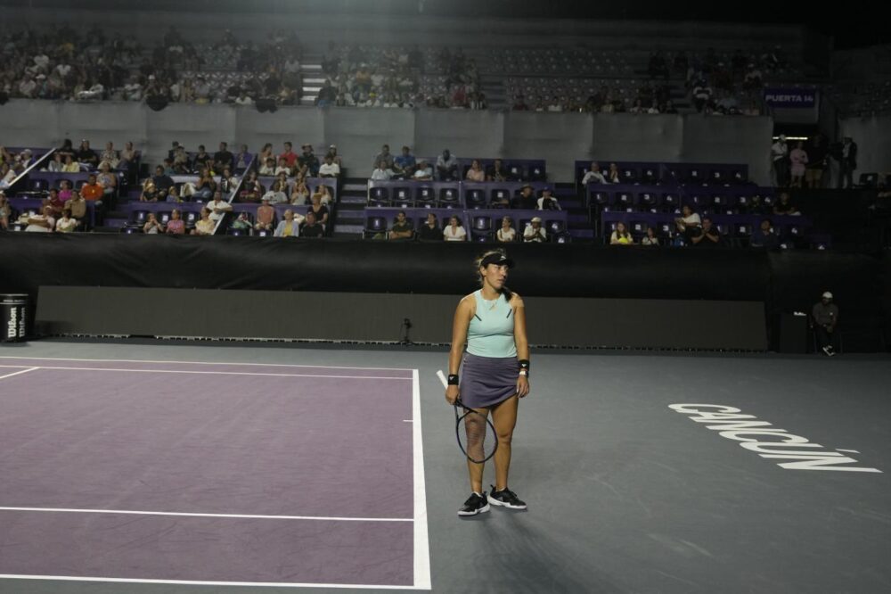 WTA Finals Cancun 2023, risultati 4 novembre: Jessica Pegula all’ultimo atto, sospesa Swiatek-Sabalenka. Finale spostata a lunedì