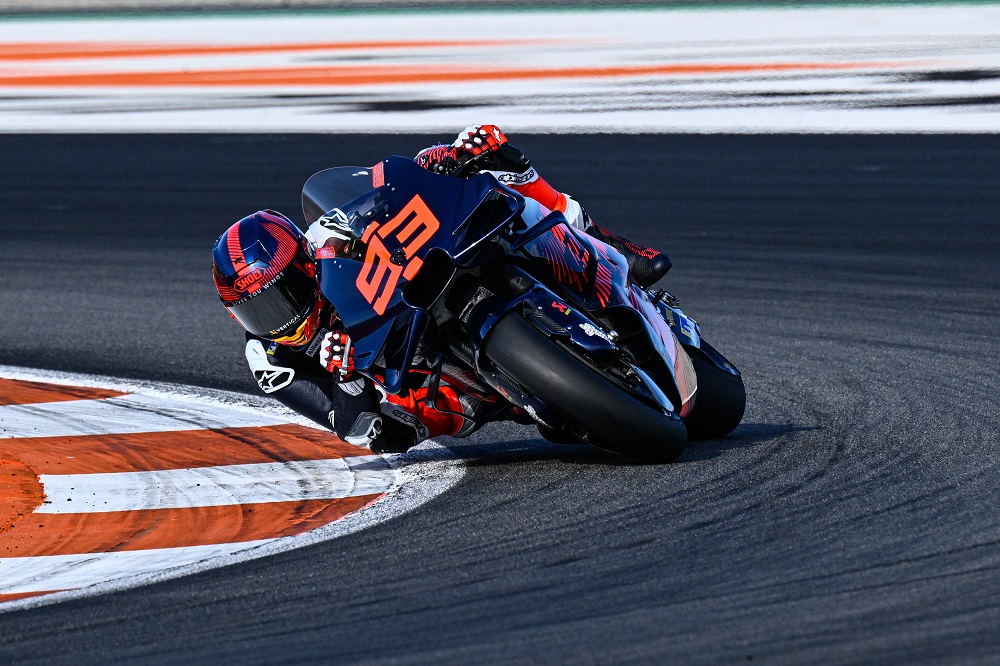 MotoGP, le prime parole di Marc Marquez da pilota Ducati: “L’adattamento alla moto è stato più veloce del previsto, la velocità c’è”