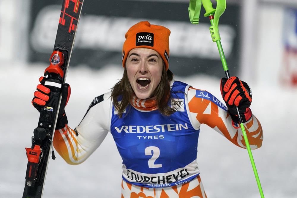 Sci alpino, Petra Vlhova fa 30 in carriera e batte Shiffrin in rimonta a Courchevel