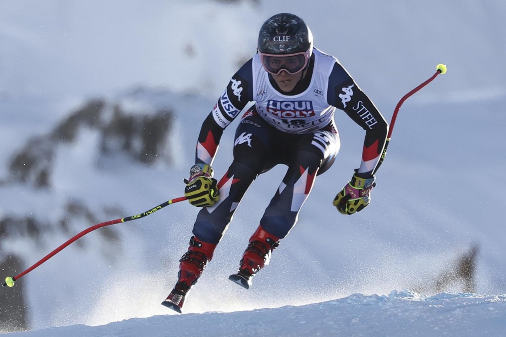 Sci alpino, brutta caduta per Isabella Wright a Cortina. Gara sospesa e sciatrice trasportata via con l’elicottero