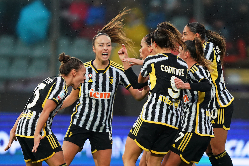 Calcio femminile, la Juventus batte la Roma per 2-1 e vince la Supercoppa Italiana 2024!