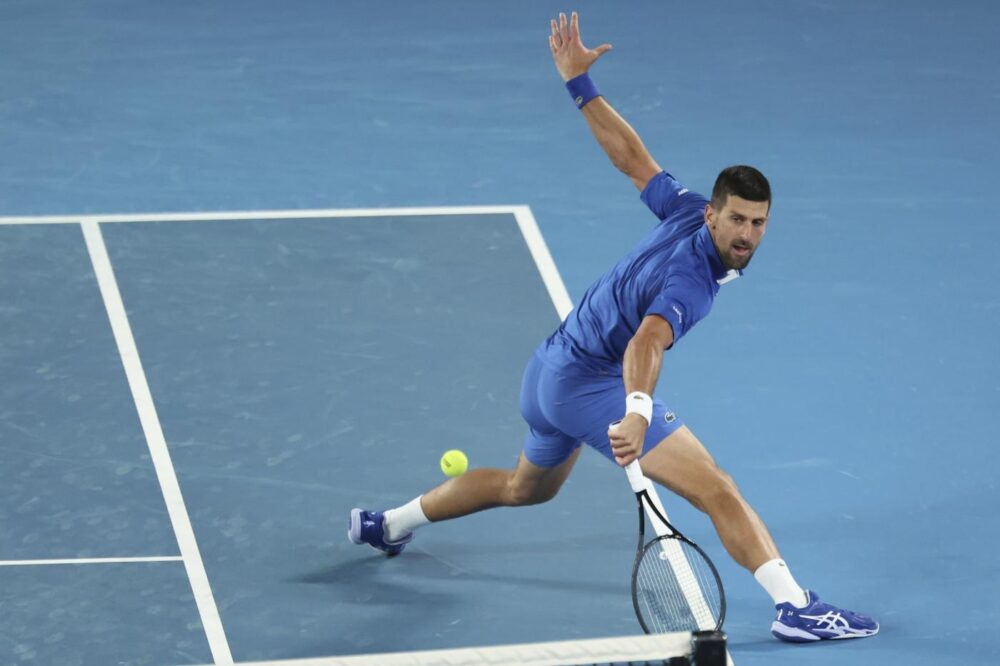 Australian Open, l’apparente fatica di Novak Djokovic nei primi turni: un film già visto, ma occhio a Shelton