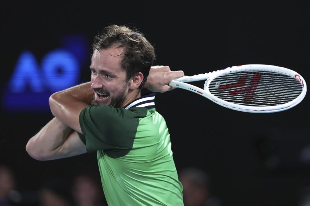 Tennis, Daniil Medvedev parla chiaro: “Gli Slam contano più delle Olimpiadi, in disaccordo con Alcaraz”