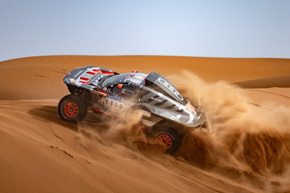 Dakar 2024, Mattias Ekstroem rimonta e vince l’ottava tappa, Carlos Sainz sempre in testa alla generale