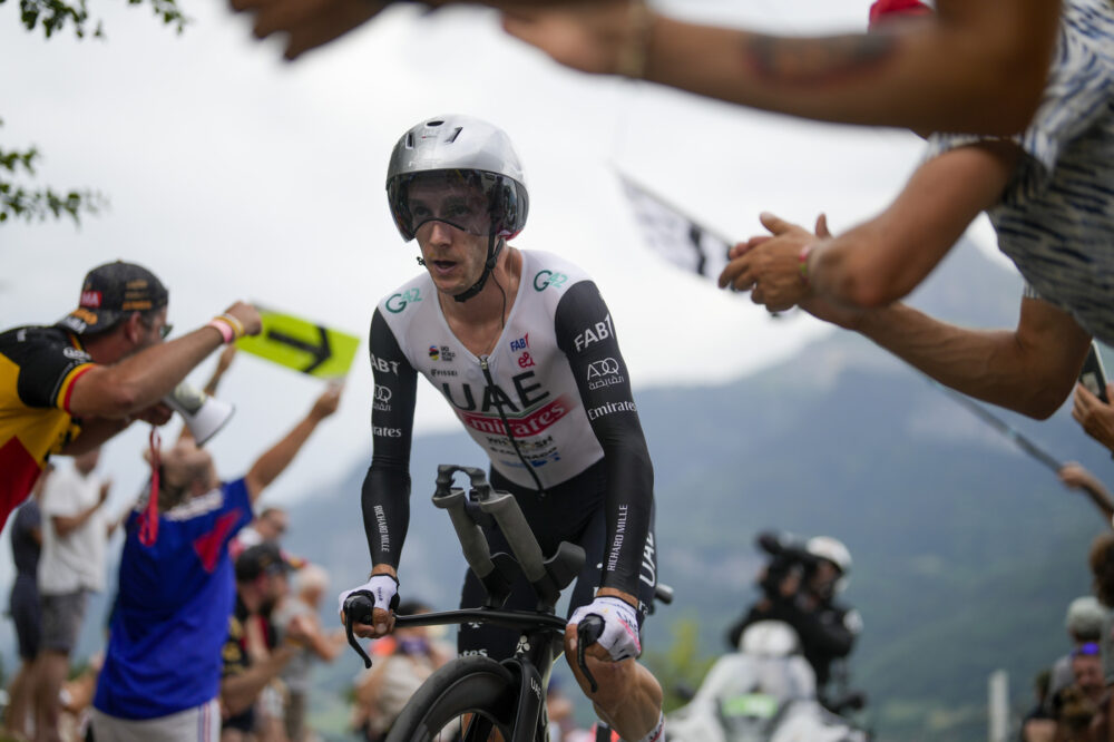 LIVE Giro di Svizzera 2024, tappa di oggi in DIRETTA: ripresa la fuga a 10 km dal traguardo, inizia la salita finale