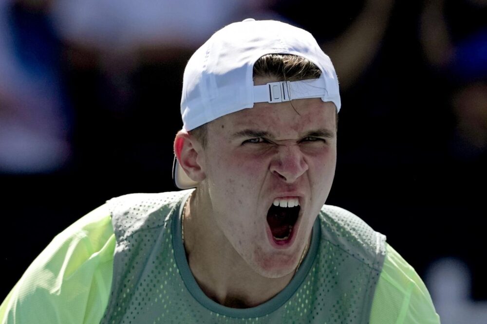 ATP Doha, Jakub Mensik sorprende Rublev e vola in semifinale. Monfils vince il derby francese