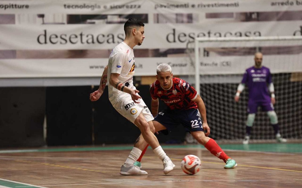 Calcio a 5, pari degli scontenti tra Pirossigeno Cosenza e Napoli Futsal nel posticipo del 21° turno di Serie A