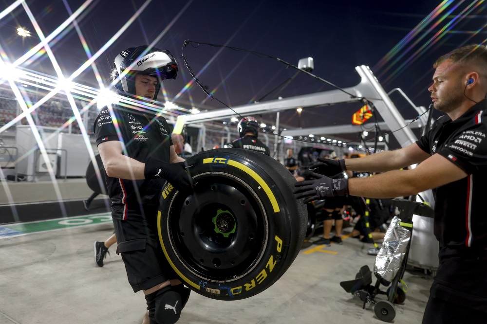 F1, Pirelli sceglie le mescole più resistenti per l’esordio in Bahrain