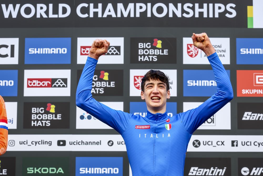 Ciclocross, Stefano Viezzi illumina l’Italia ai Mondiali di Tàbor, brilla anche Casasola