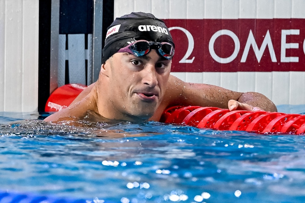 Nuoto, Alberto Razzetti accede in finale col 6° tempo nei 400 misti. Marchand prenota l’oro