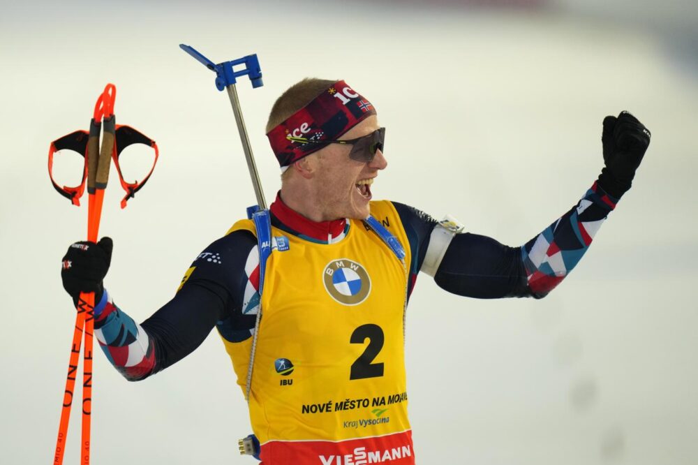 Biathlon, Coppa del Mondo maschile 2024 25. Il ‘Blackbird’ Johannes Bø pronto ad accendere i post bruciatori per raggiungere quote inarrivabili