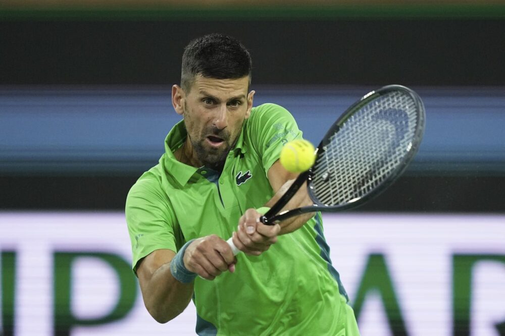 Novak Djokovic si allena a Wimbledon dopo l’infortunio: “Non sono venuto per giocare un paio di turni”