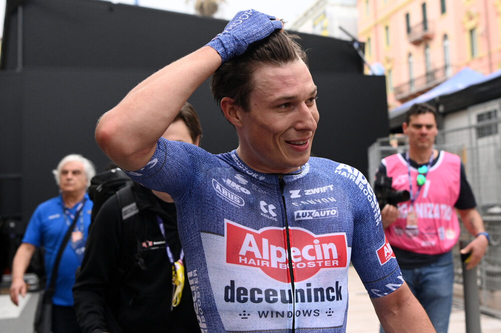 Jasper Philipsen salta il Giro delle Fiandre: van der Poel perde il vincitore della Milano-Sanremo
