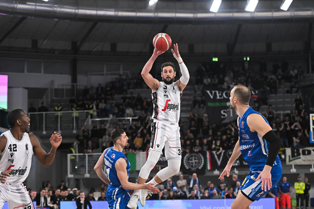 Basket: Virtus Bologna, doppio colpo a Brescia. Vittoria e testa della classifica per le V nere in Serie A