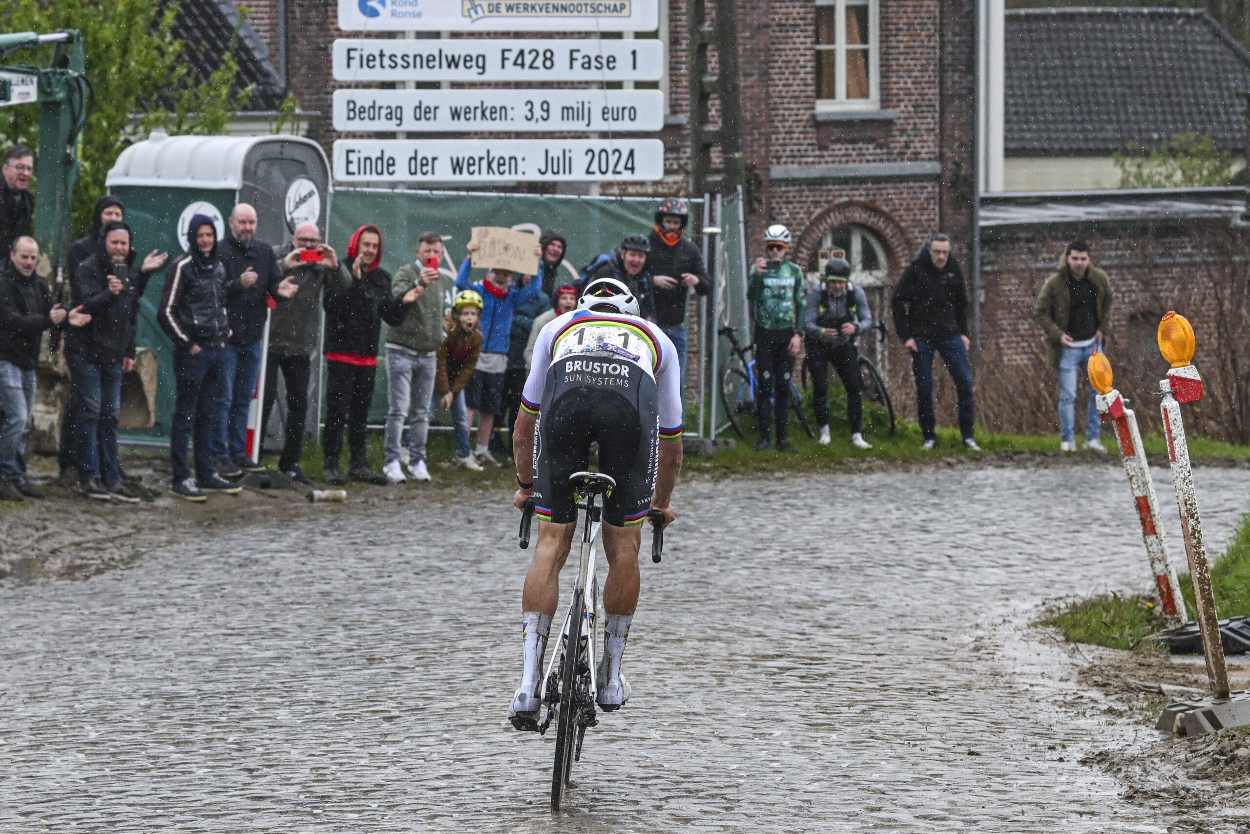 Mathieu van der Poel favorito anche alla Parigi-Roubaix: ma sarà più difficile fare la differenza