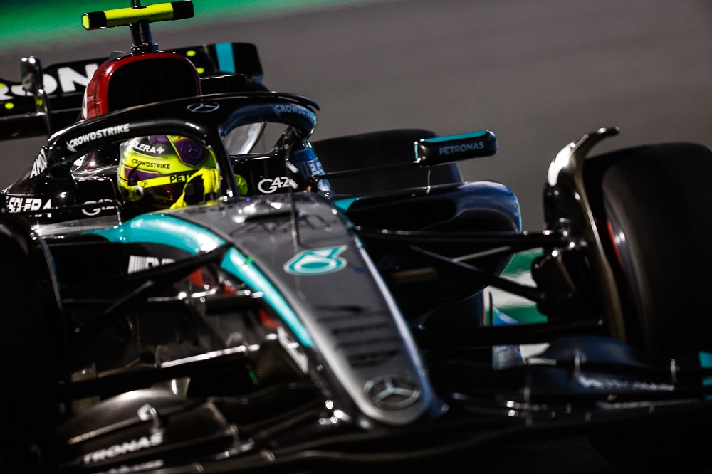 F1, Lewis Hamilton: “Gara complicata sempre in lotta con Piastri. Dobbiamo migliorare”