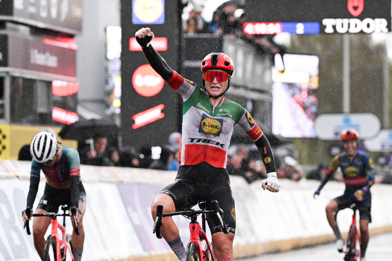 Brilla il Tricolore al Giro delle Fiandre: Elisa Longo Borghini in trionfo tra le donne!