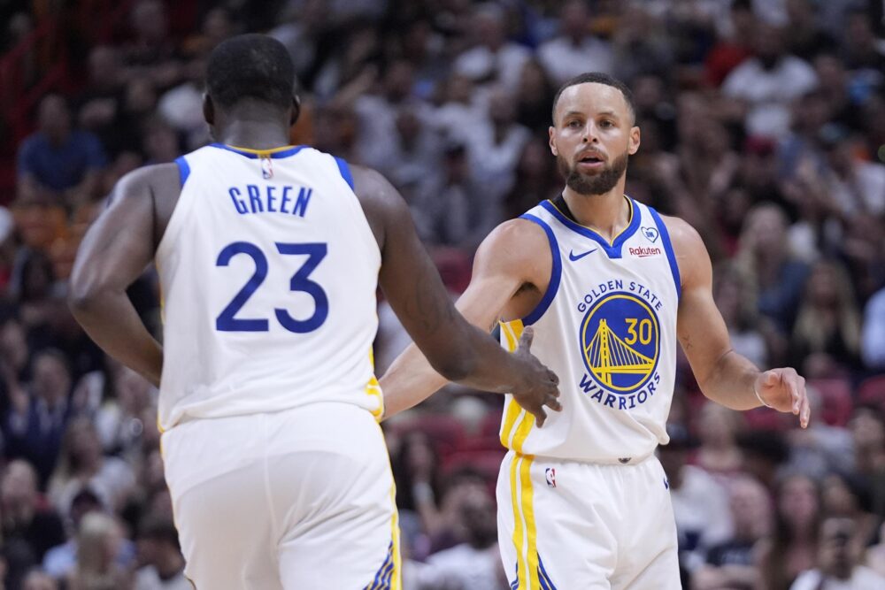 NBA, i risultati della notte (1° aprile): Curry batte Wembanyama, tripla doppia di Nikola Jokic per Denver. Doncic ne fa 47, LeBron trascina i Lakers
