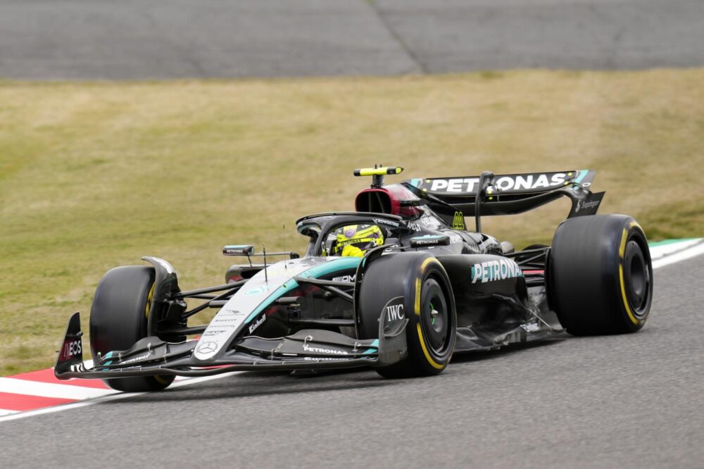 F1, Lewis Hamilton: “Non sono contento del settimo posto, ma abbiamo fatto progressi con il set-up”