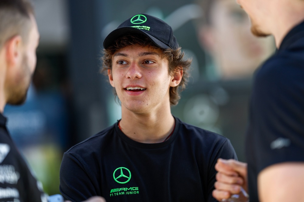 F1, Kimi Antonelli debutta con Mercedes nel 2025? La smentita ufficiale e i doppi test promettenti