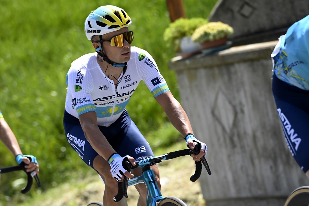Giro d’Abruzzo 2024: Alexey Lutsenko conquista la terza tappa e si prende la maglia di leader