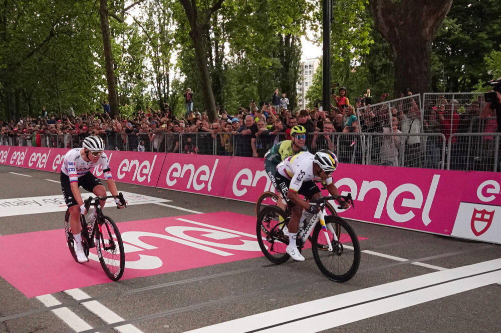 Jhonatan Narvaez (Ineos Grenadiers), Maximilian Schachmann (Bora - Hansgrohe), Tadej Pogacar (UAE Team Emirates)