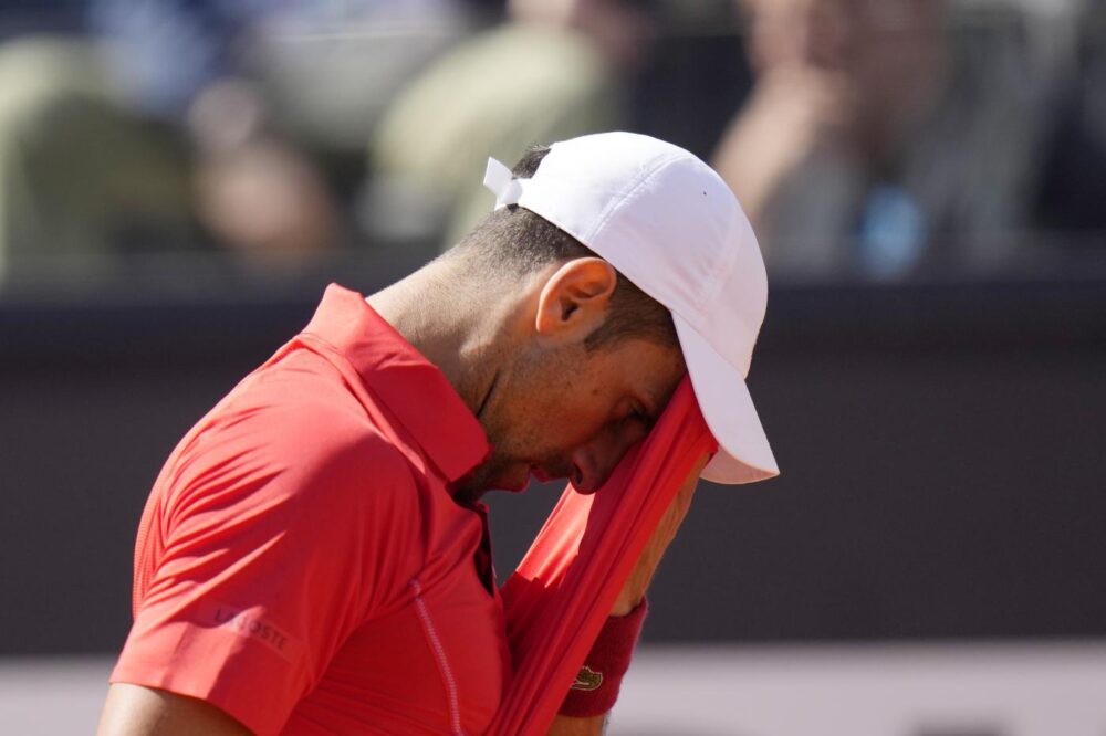 Tennis, risonanza magnetica per Novak Djokovic dopo il colpo alla testa ricevuto a Roma