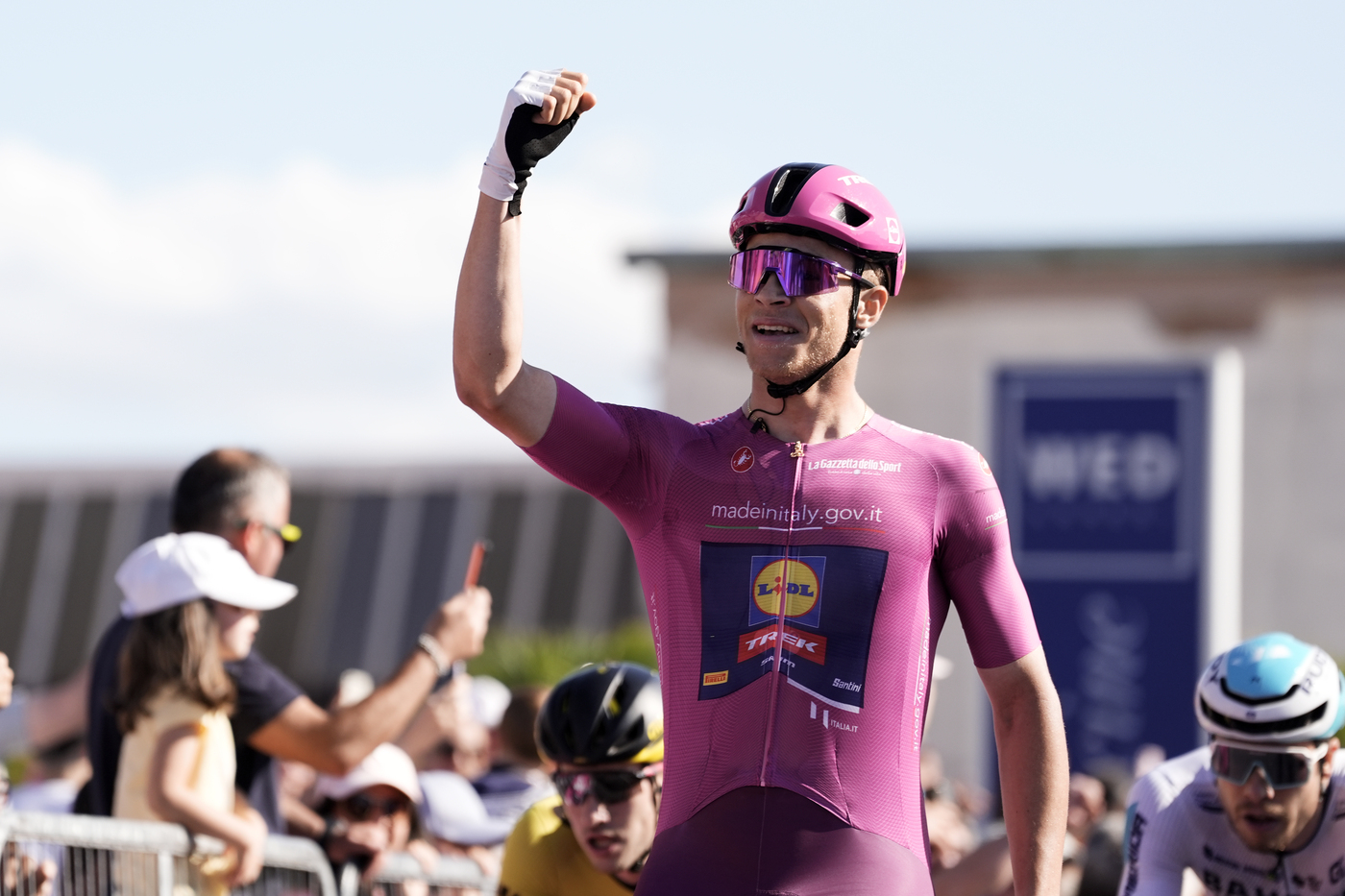 Ordine d’arrivo Giro d’Italia 2024, ventunesima tappa: Milan beffato da Merlier dopo una rimonta da brividi