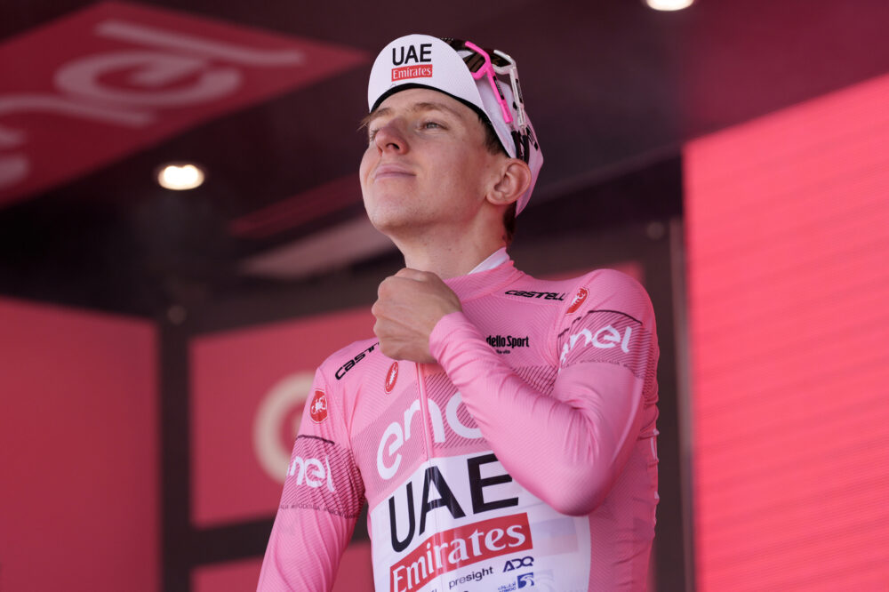 Classifica Giro d’Italia 2024, sedicesima tappa: Pogacar in rosa con più di 7 minuti, Tiberi reagisce