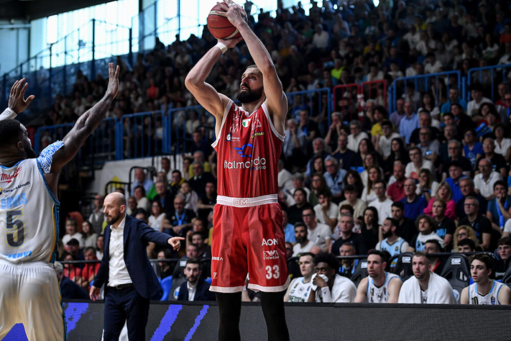Basket, Bologna chiude la Regular Season in vetta, Pesaro retrocede in A2 insieme a Brindisi