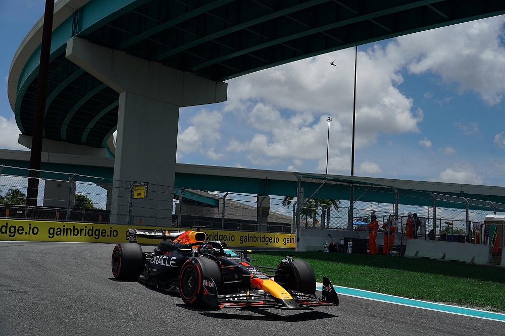 F1, il sabato di Miami inizia con la Sprint Race con Leclerc all’attacco di Verstappen, poi di nuovo qualifiche
