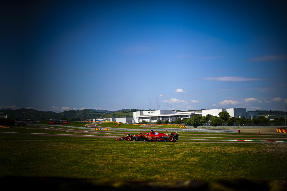 F1, risultati e classifica FP1 GP Imola 2024: Charles Leclerc al comando, terzo Carlos Sainz