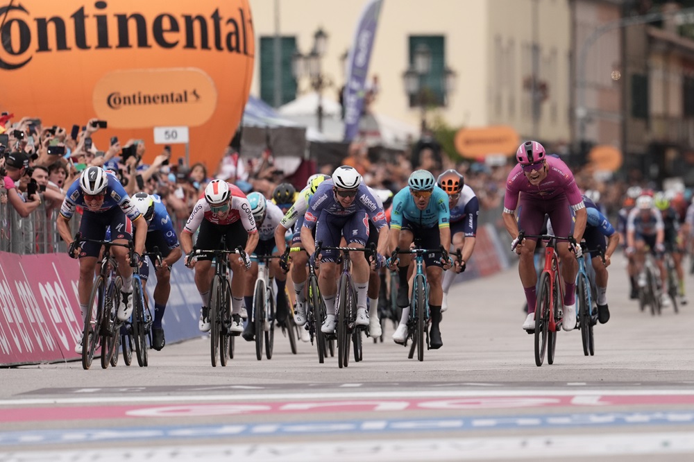 Giro d’Italia 2024, Jonathan Milan: “Solo colpa mia, la squadra ha lavorato perfettamente”