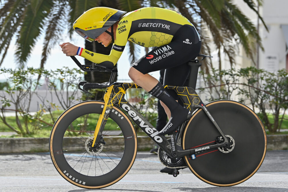 Visma-Lease a Bike, sia Van Baarle che Kruijswijk out dal Tour de France. Benoot: “Perderli entrambi è ...