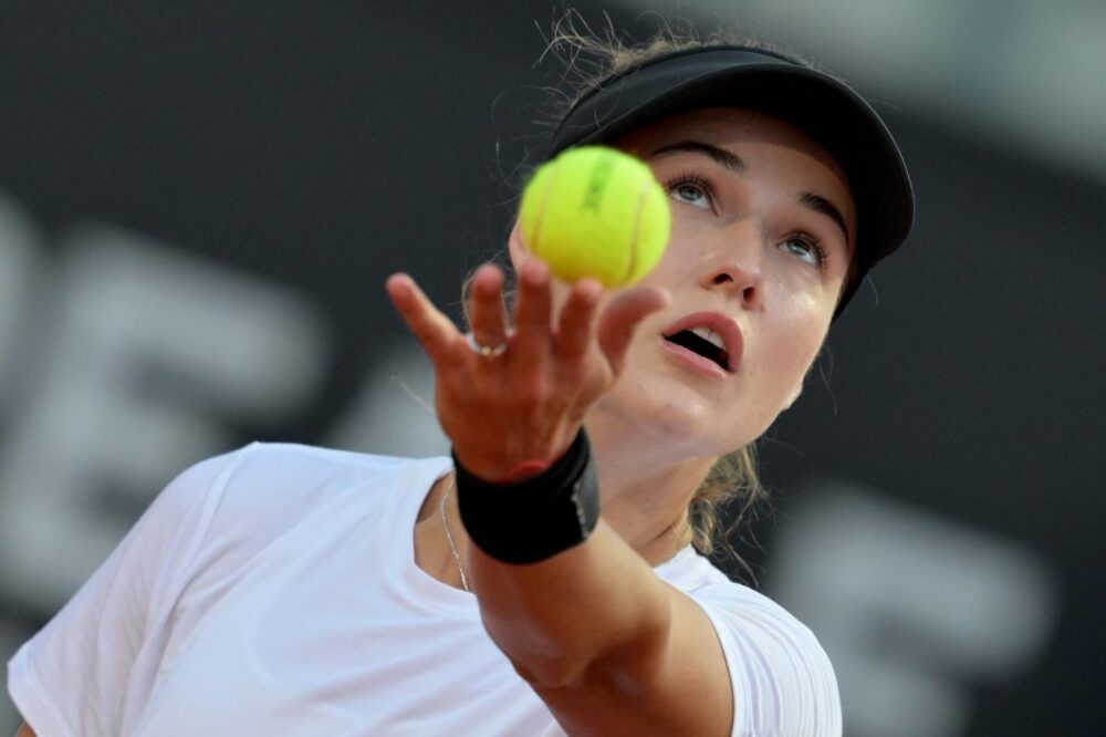 WTA Berlino 2024: Kalinskaya in finale, Gauff e Pegula fermate dalla pioggia prima della fine di una lunga giornata