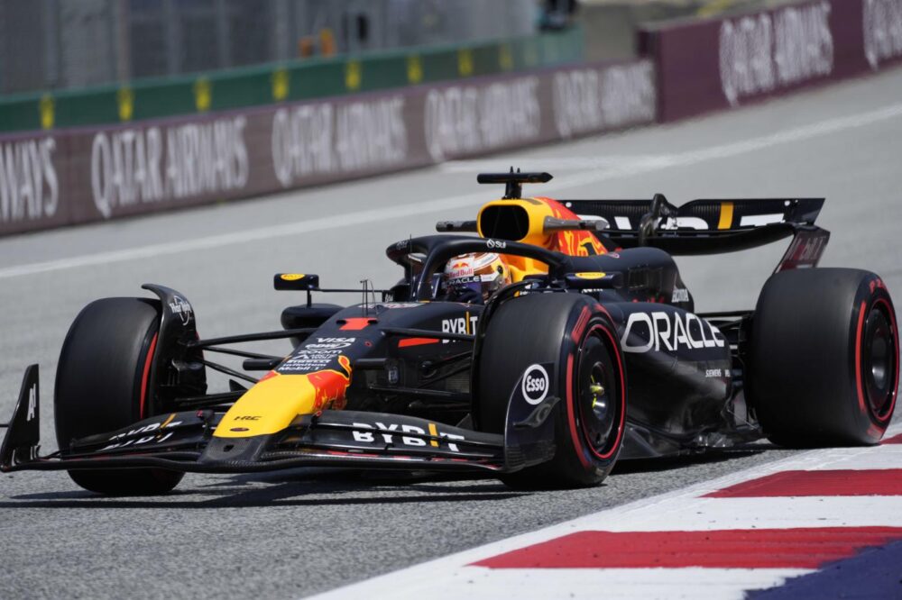 F1, Verstappen si prende la pole per la Sprint in Austria davanti alle McLaren. Flop Ferrari
