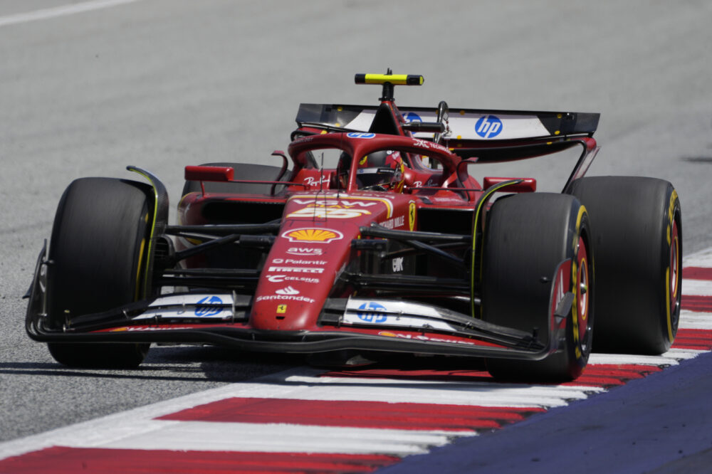 LIVE F1, GP Austria 2024 in DIRETTA: Verstappen in testa, bagarre tra Sainz e Hamilton